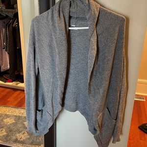 Lululemon women's Grey cardigan w pockets , size 4-6